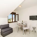 Cina Guest house 3*