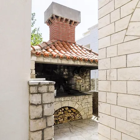 Cina Πανσιόν 3*