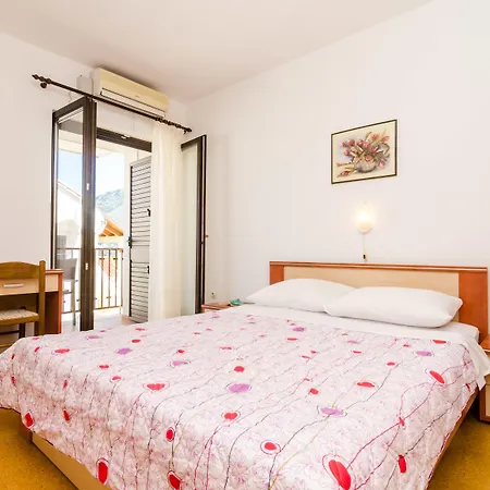 Cina ゲストハウス ツァヴタット