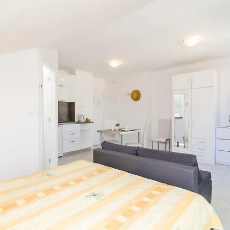 ゲストハウス Cina ツァヴタット