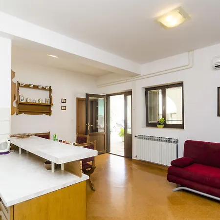 Cina ゲストハウス 3*